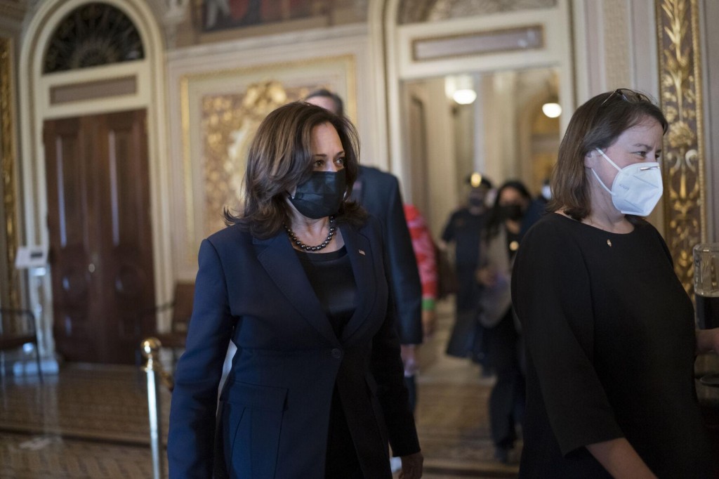 Senate Dems Strike Jobless Aid Deal, Relief Bill Ok In Sight