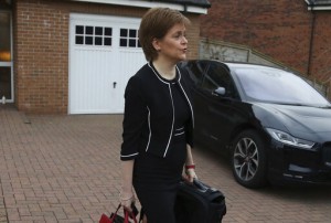 In Split Vote, Probe Says Scottish Leader Misled Lawmakers