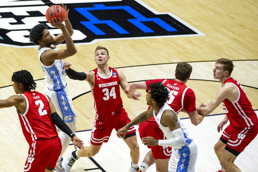 Wisconsin Routs Unc, Williams Falls To 29 1 In Ncaa Openers