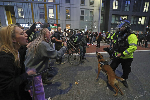 Clashes In English City Of Bristol Leaves 20 Police Injured