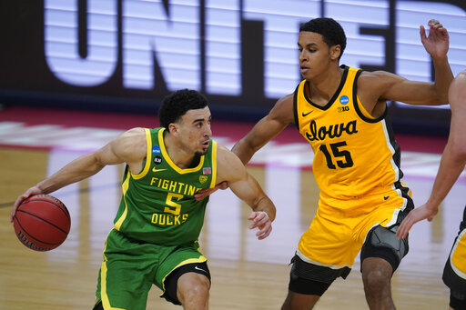 Not Rusty: Oregon Soars Past Iowa 95 80 Into Sweet 16