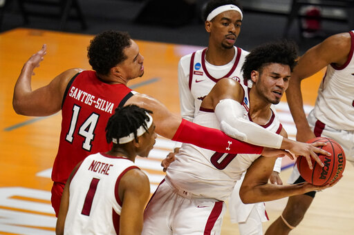 Smith, Arkansas Hold Off Texas Tech 68 66 In Ncaa 2nd Round