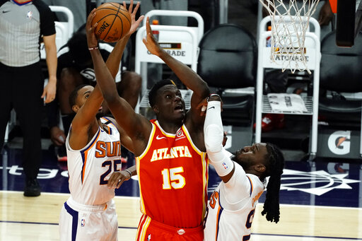 Suns Turn Away Late Hawks Rally For A 117 110 Victory