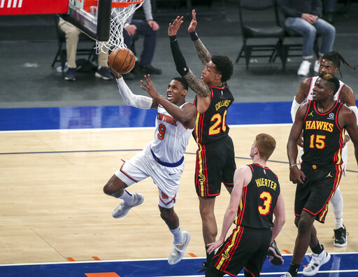 Knicks Beat Hawks 122 119, Win Streak At Nba Best 8 Games