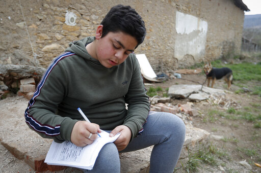 Hungary’s Poor Roma Children Struggle With Digital Education