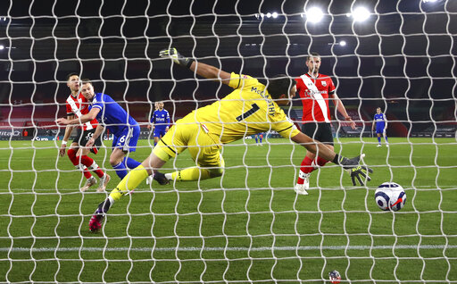 Leicester Rallies For 1 1 With 10 Man Southampton In Epl