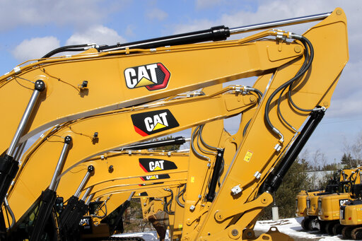 Caterpillar 1q Sales Rise As Dealers Boost Inventory Levels