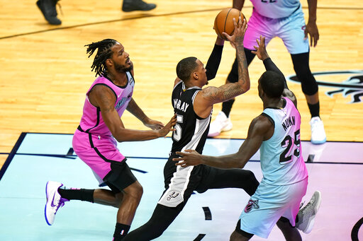 Spoelstra Gets Win No. 600, Heat Top Spurs 116 111