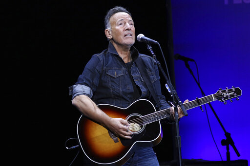 Bruce Springsteen Receives This Year’s Woody Guthrie Prize