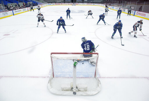 Mcdavid Help Oilers Beat Canucks 5 3 To Clinch Playoff Spot