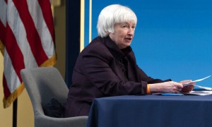 Yellen Clarifies She Is Not Predicting Fed Rate Increases
