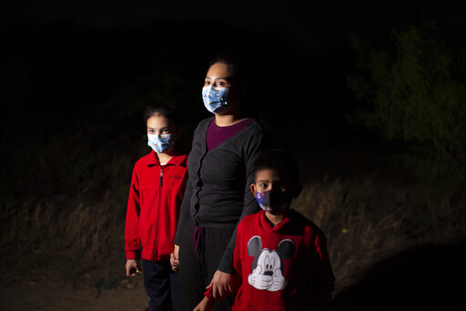 Us Awards Huge Shelter Contracts Amid Child Migrant Increase