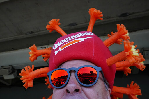 The Latest: Kentucky Derby Day Begins With Sunny Sky, Fans