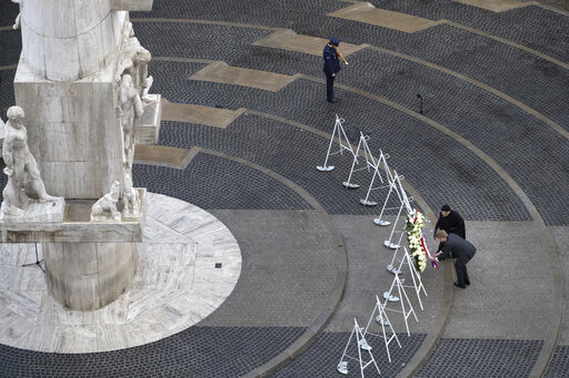 Dutch King Lays Remembrance Day Wreath Honoring War Dead