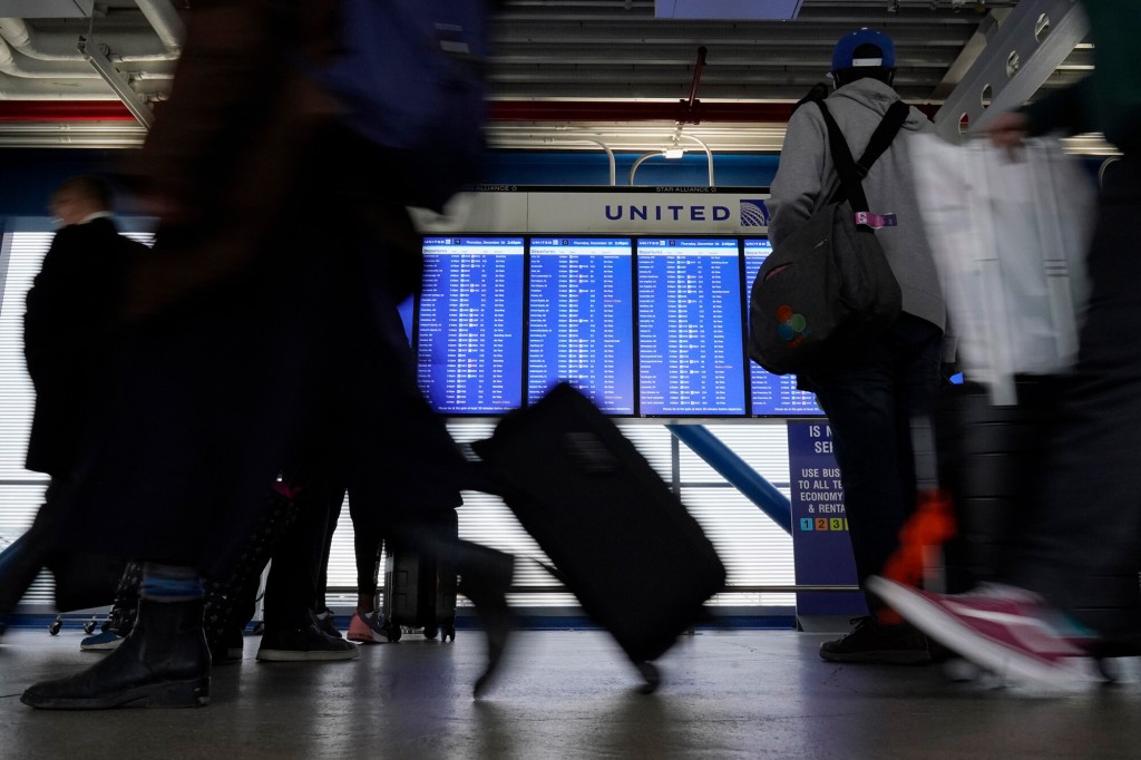 Holiday Flight Cancellations Hit New Peak Amid Covid, Wintry Weather