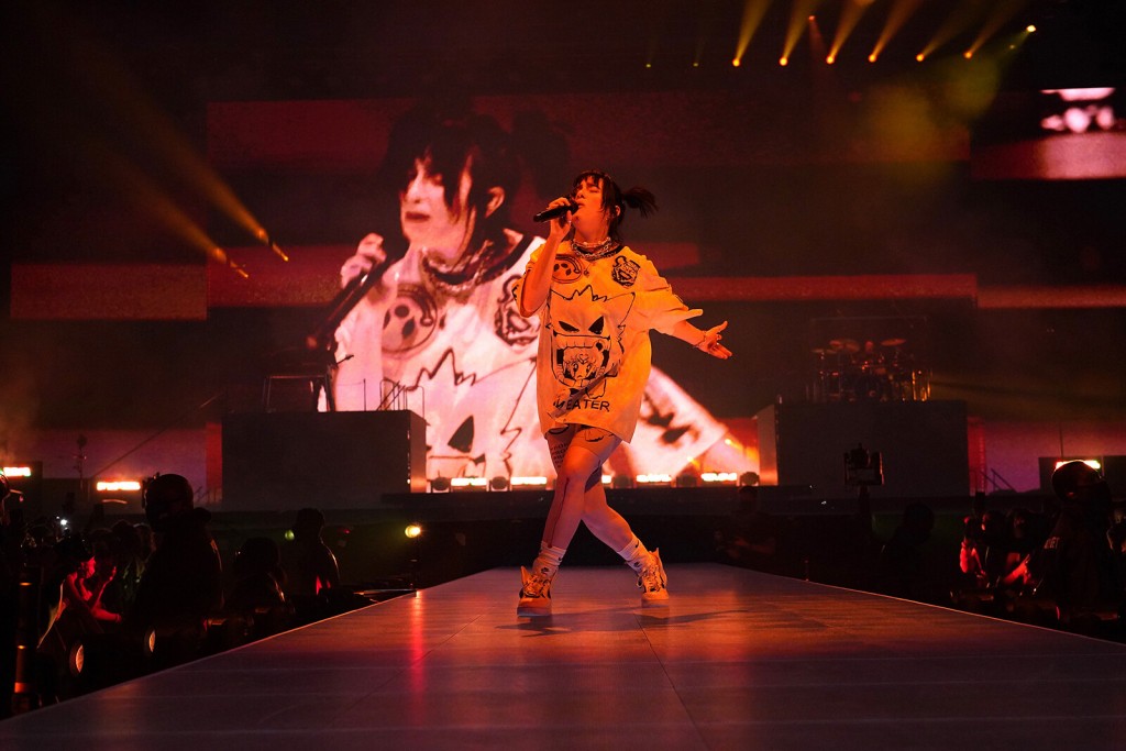 Billie Eilish Stops Atlanta Concert To Help Fan Get An Inhaler