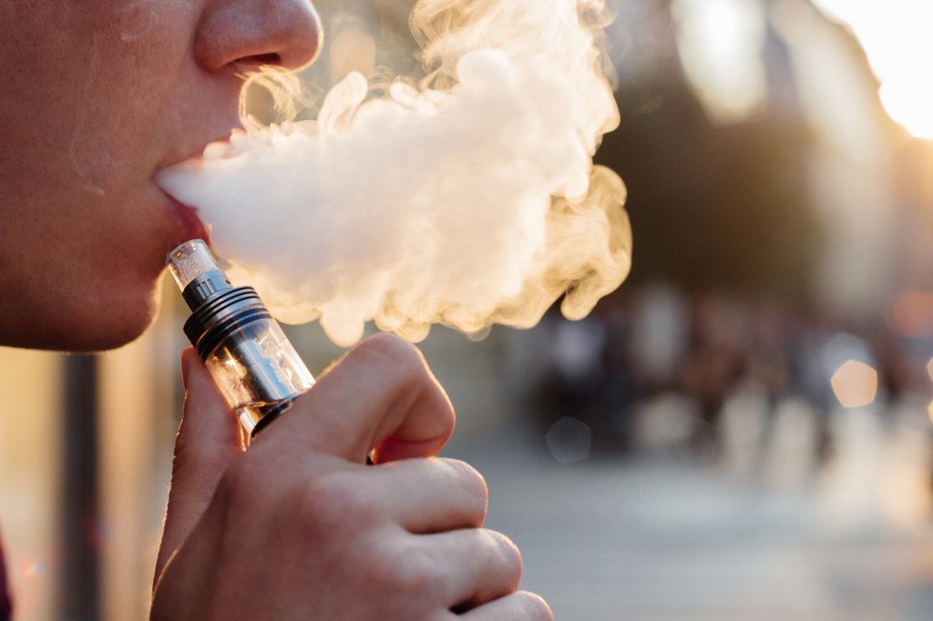 E Cigarettes Were Less Effective Than Gum And Other Nicotine Replacement Aids, Study Says