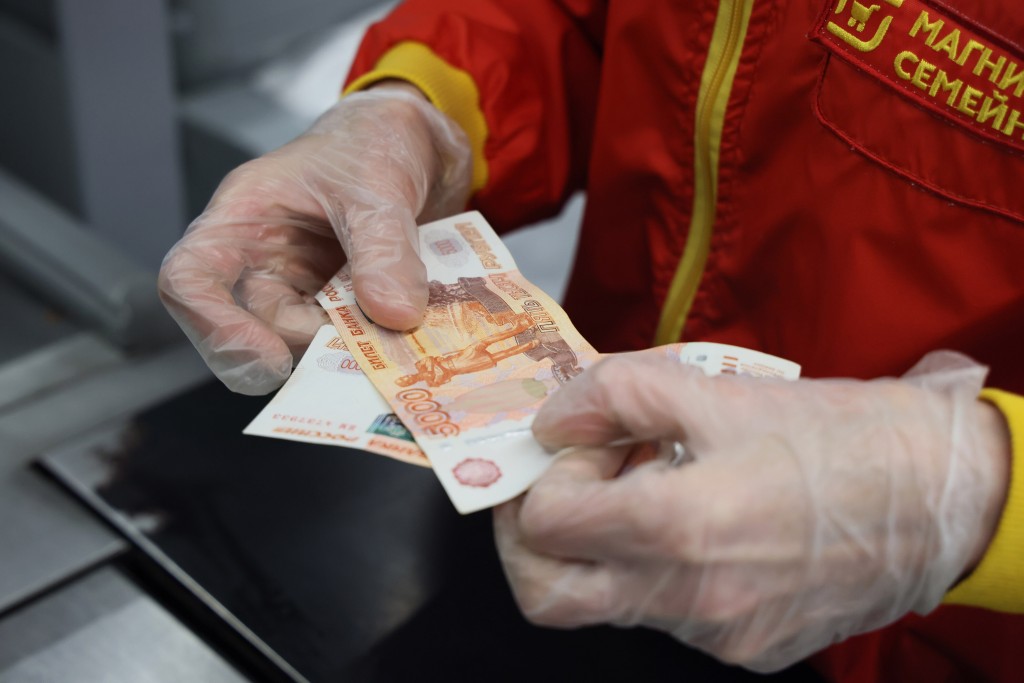 How Putin ‘destroyed’ The Ruble And Brought Russia To The Brink Of Default