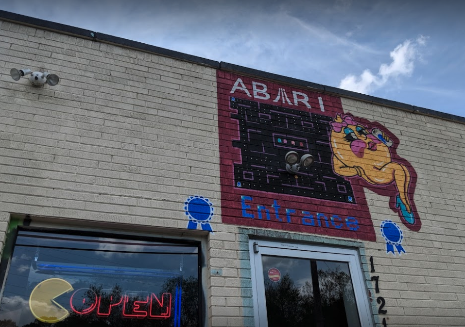Staff At Charlotte Arcade Bar Call 911, Help Shooting Victims
