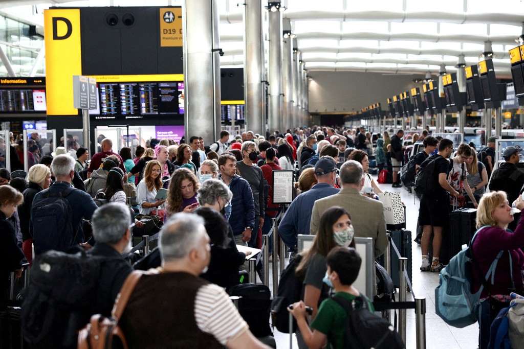 Traveling Reaches Peak Suck Just As Everyone Is Trying To Get Out Of Town