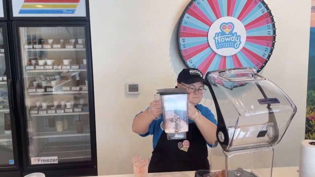 Video Of Worker Getting 1st Paycheck Goes Viral