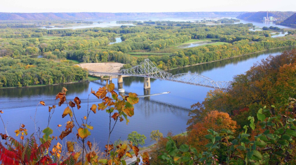 A Lookout At Lansing Ia Mount Hosmer Sf1