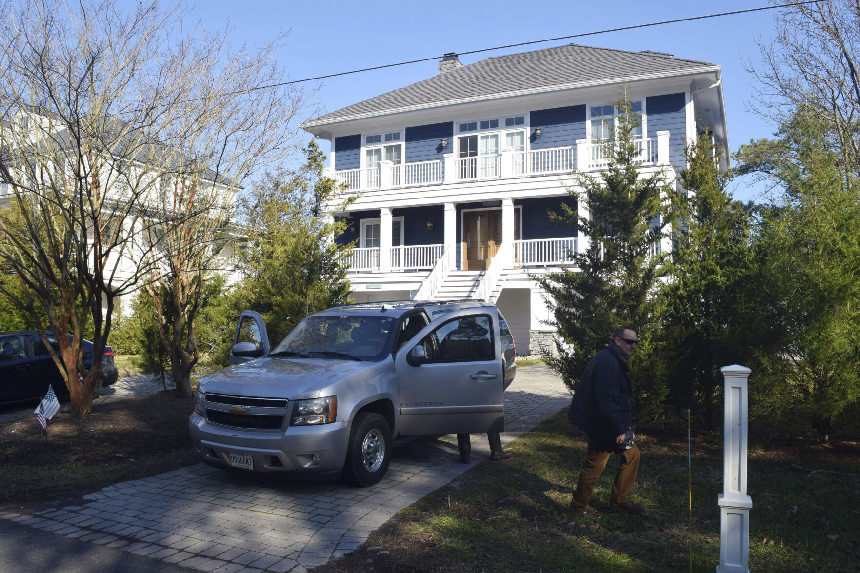 <p>FILE - U.S. Secret Service agents are seen in front of Joe Biden's Rehoboth Beach, Del., home on Jan. 12, 2021. </p>