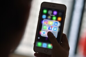 Treat Your Phone Like A Bad Relationship. Break Up