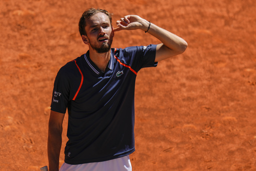 Medvedev Overcomes Shevchenko To Reach Last 16 In Madrid