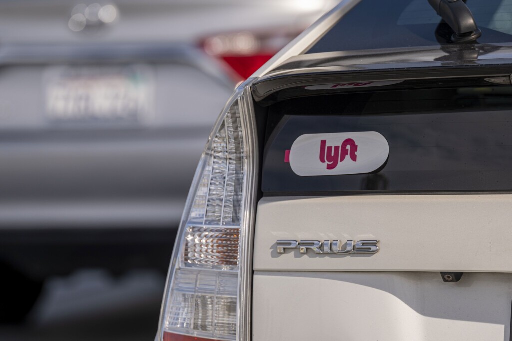 Lyft And Uber Say They Could Leave Minneapolis If The Mayor Signs A Minimum Wage Bill For Drivers