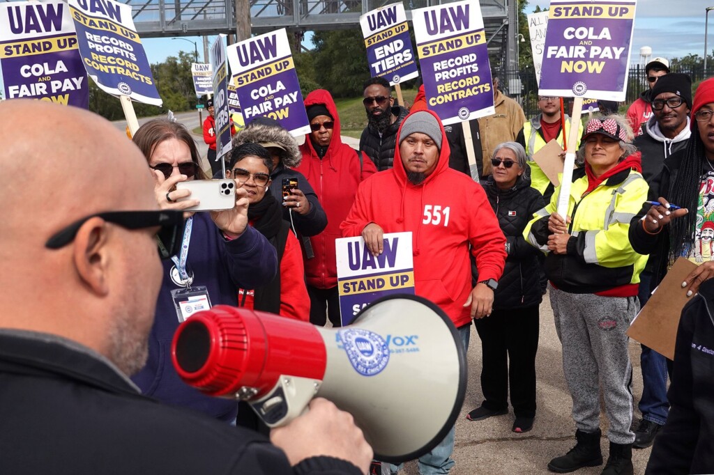 Uaw Members At Ford And Stellantis Approve Contract