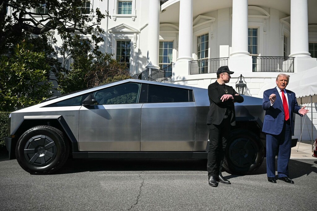 As Trump Poses With Teslas In Front Of The White House, The Company’s Slumping Stock Climbs