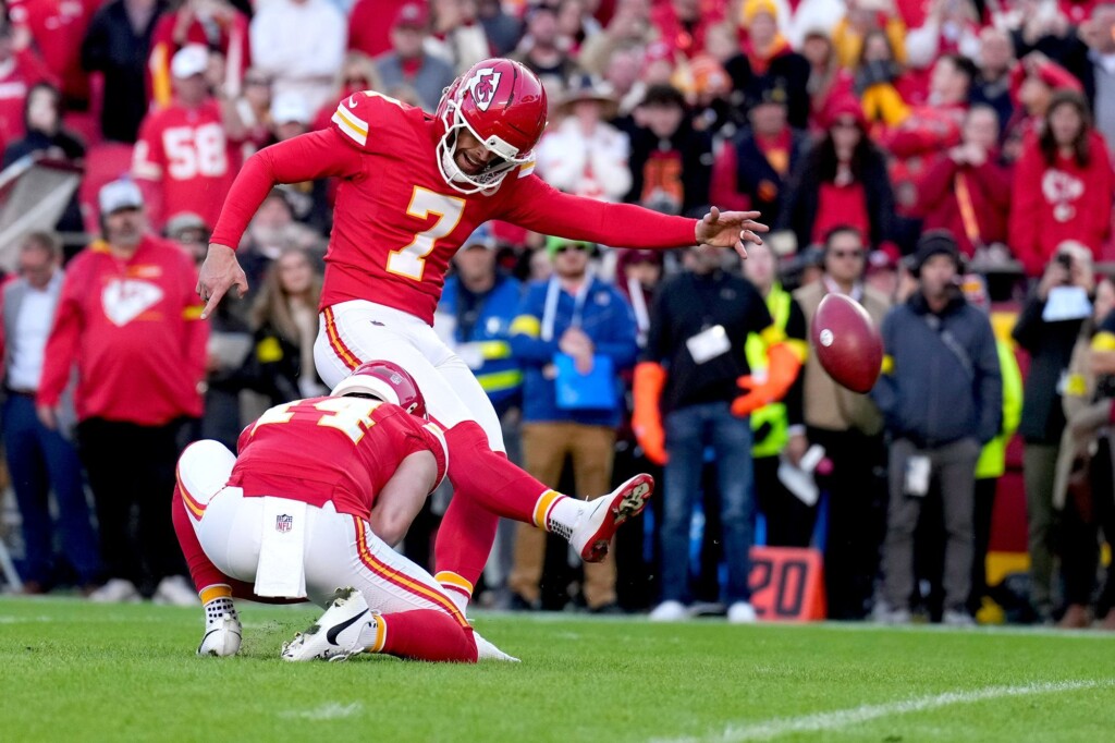 Shedeur Sanders Wins 1st Browns Start, Dallas Stuns Philly With Big Comeback And Chiefs Stay Alive: Nfl Week 12 Sunday Wrap
