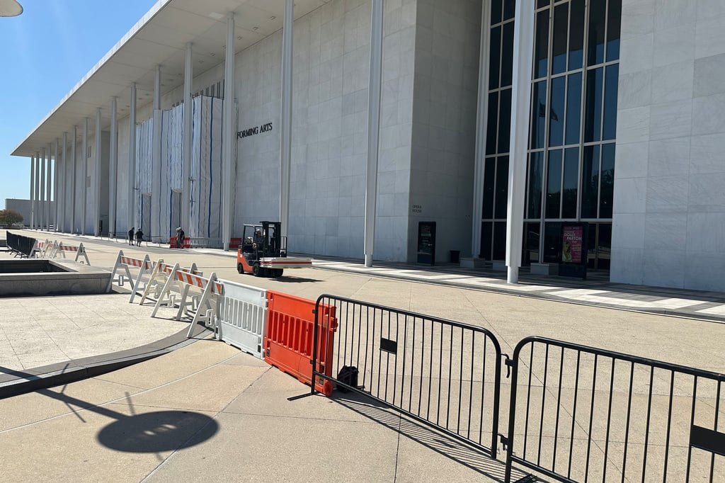 Fencing Goes Up Around The Main Kennedy Center Building After Trump Aligned Board Votes To Close It