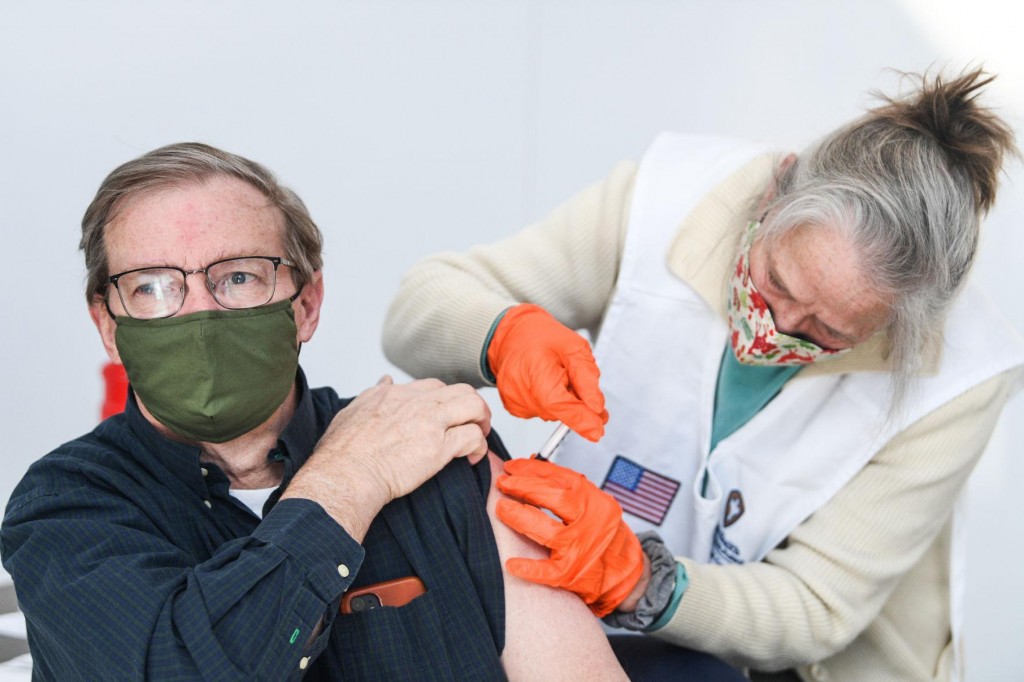 Illinois Vaccine Doses Administered Top 2 Million Amid Pandemic Progress, Positivity Rate Remains Below 3%, Hospitalizations Decrease