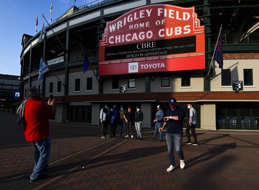 Cubs, Sox To Let Some Fans Into Stands As Covid Numbers Fall