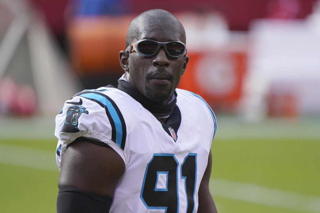 Vikings Bring Back De Stephen Weatherly After Panthers Stint
