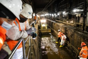 In A Leaky Underwater Rail Tunnel, Workers Race Against Time