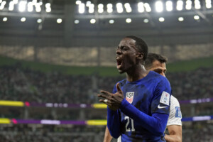 Us Beats Iran, Advances To Round Of 16 At World Cup