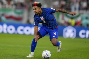 Us Beats Iran, Advances To Round Of 16 At World Cup