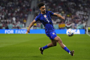 Us Beats Iran, Advances To Round Of 16 At World Cup