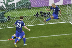 Us Beats Iran, Advances To Round Of 16 At World Cup