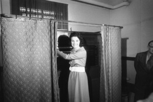 Dianne Feinstein, Centrist Democrat Who Served As California Senator Since 1992, Dies At 90