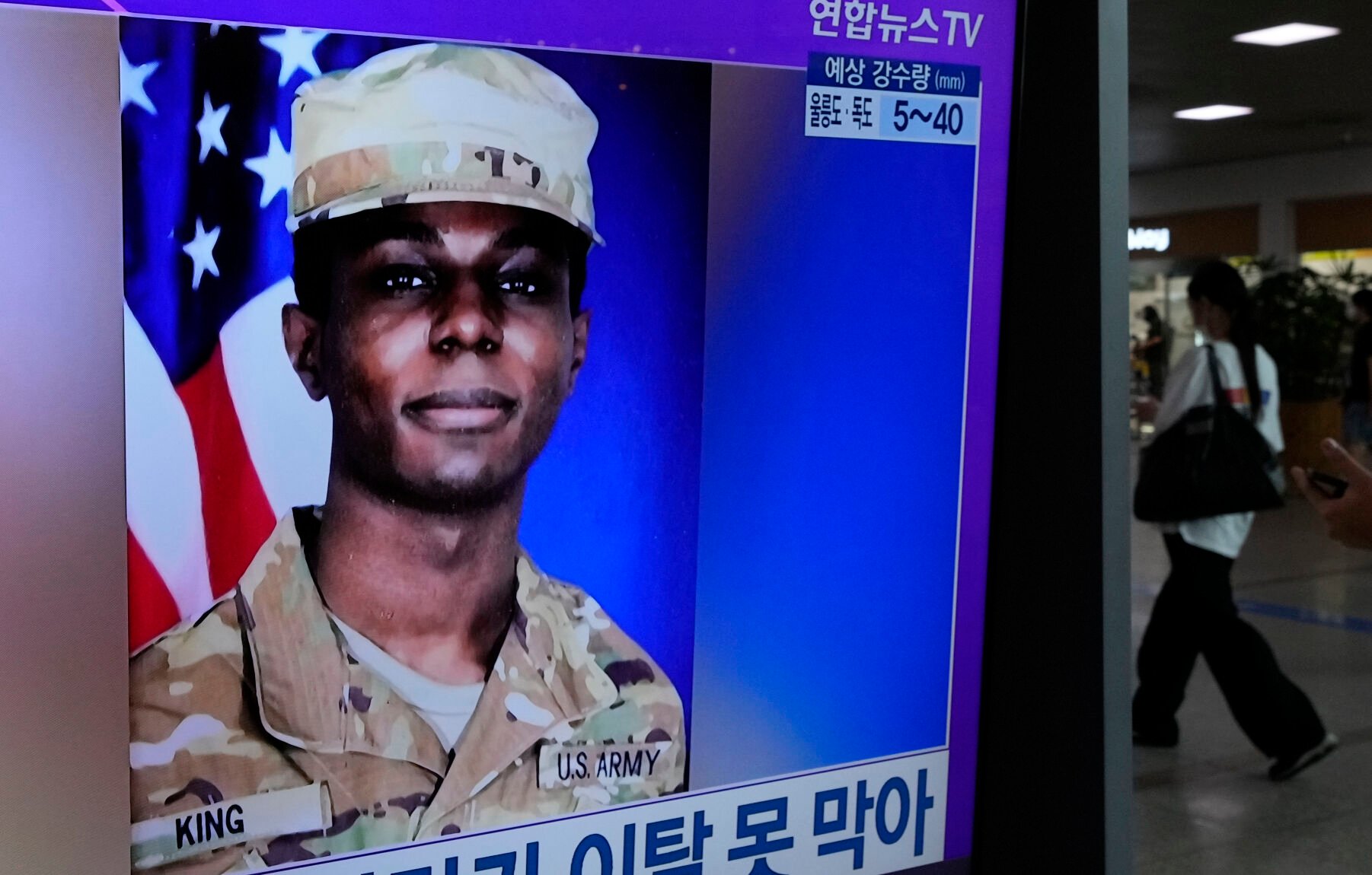<p>A TV screen shows a file image of American soldier Travis King during a news program at the Seoul Railway Station in Seoul, South Korea, Monday, July 24, 2023. </p>