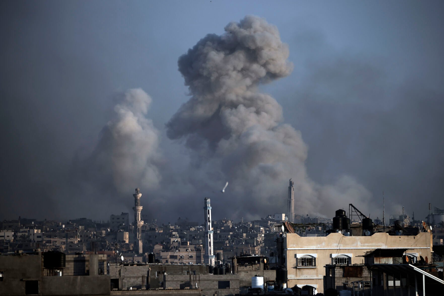 <p>Smoke rises following Israeli bombardments in Khan Younis, southern Gaza Strip, Wednesday, Jan. 17, 2024. (AP Photo/Mohammed Dahman)</p>