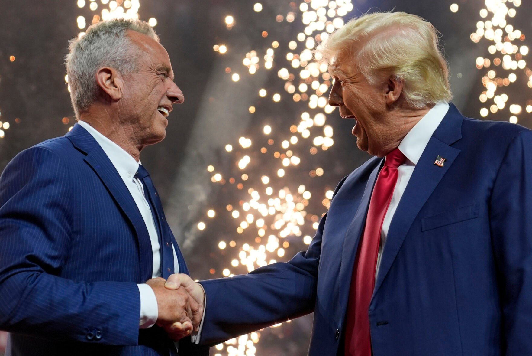 <p>Independent presidential candidate Robert F. Kennedy Jr. shakes hands Friday with Republican presidential nominee and former President Donald Trump at a campaign rally at the Desert Diamond Arena in Glendale, Ariz.</p>