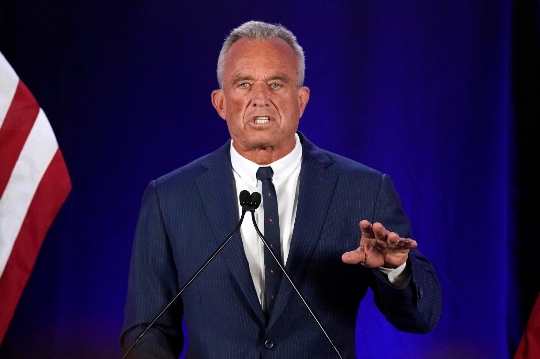 <p>Independent presidential candidate Robert F. Kennedy Jr. announces he is suspending his presidential campaign Friday at a news conference in Phoenix.</p>