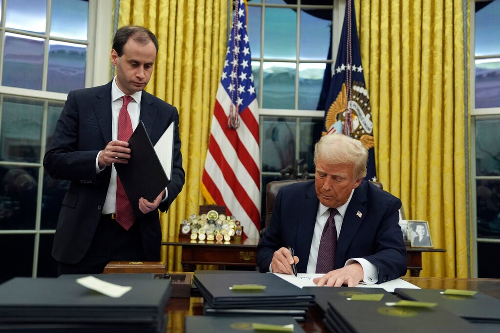 <p>President Donald Trump signs an executive order regarding cartels in the Oval Office of the White House, Monday, Jan. 20, 2025, in Washington. </p>