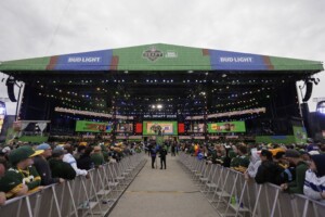 Miami Quarterback Cam Ward Goes No. 1 Overall In Nfl Draft To Titans