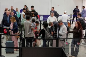 Trump Says He’ll Sign Order To Pay Tsa Agents As Congress Struggles To Reach Funding Deal